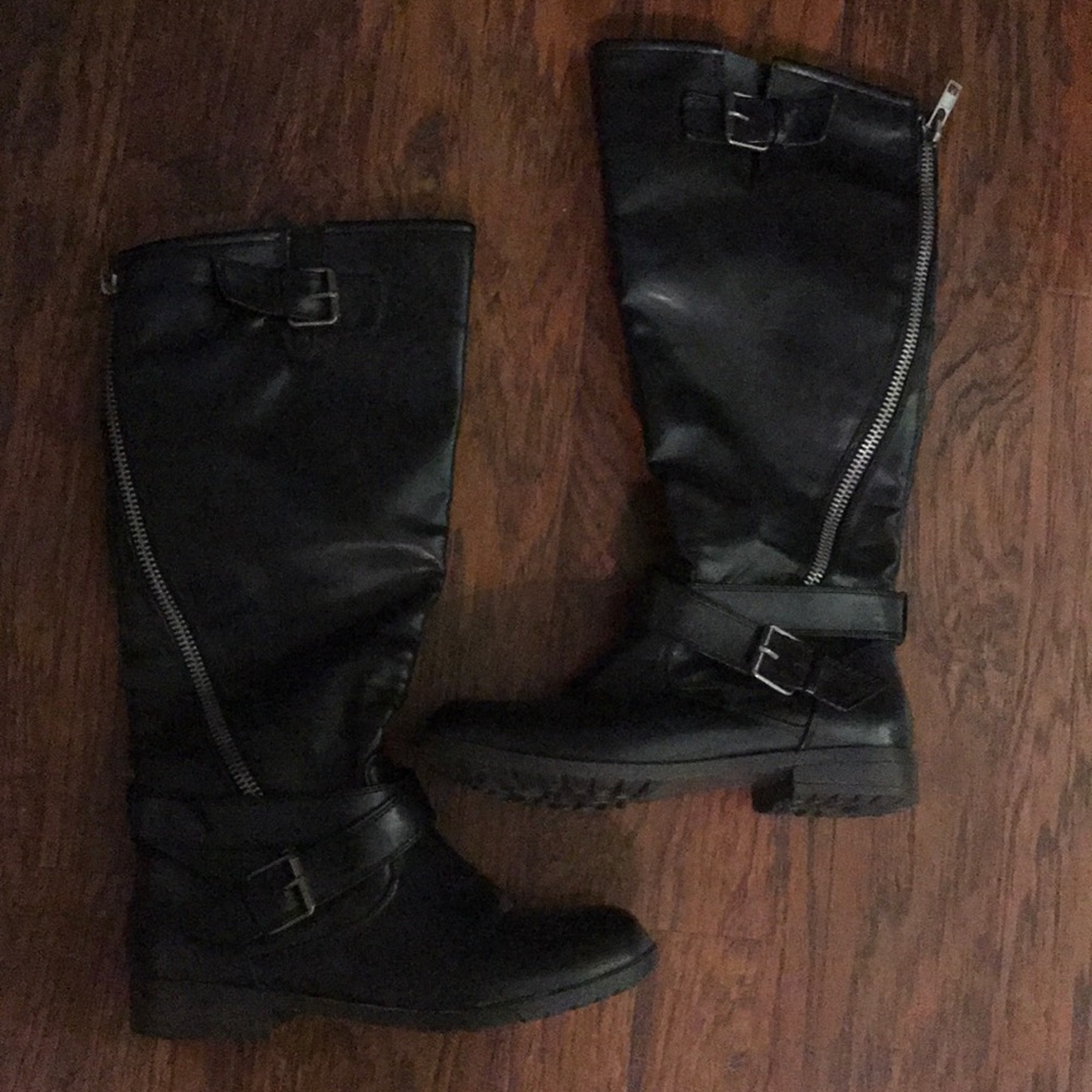 Women’s Tall Black dress boot.